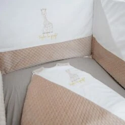 Tour De Lit Adaptable Sophie La Girafe - BABYCALIN 7 Tour De Lit Adaptable Sophie La Girafe - BABYCALIN -Produits Pour Bébé 3148801034965 5