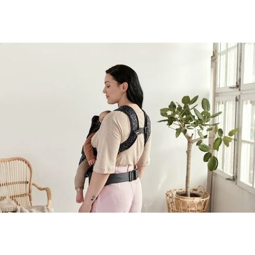 BabyBjörn Porte-Bébé One Air Mesh 3D Anthracite/Léopard - BABYBJÖRN 5 BabyBjörn Porte-Bébé One Air Mesh 3D Anthracite/Léopard - BABYBJÖRN – Image 5